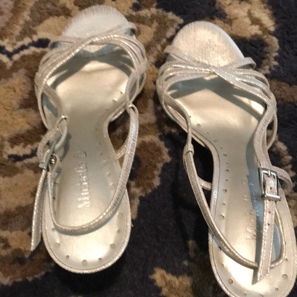 Women’s heels Like NEW! - Picture 2 of 6